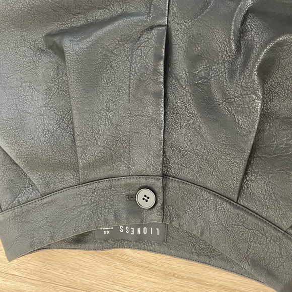 Black Vegan Leather High waisted shorts Lioness - Picture 3 of 4